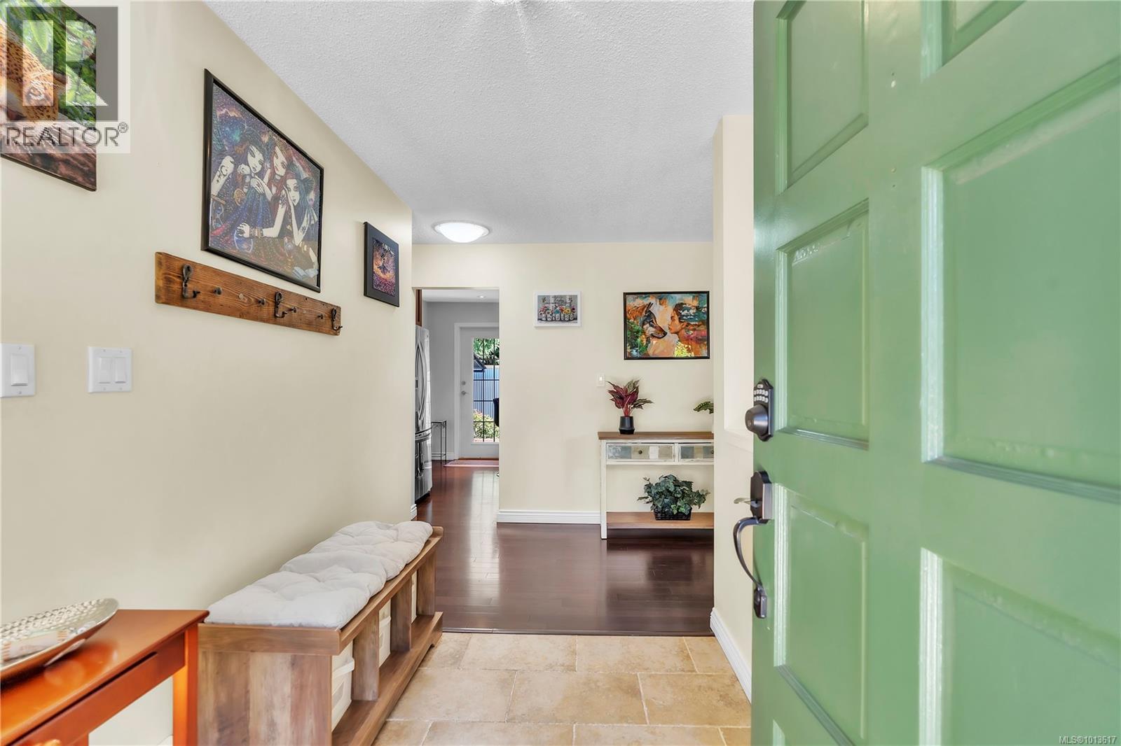  1985 Saunders Road, Sooke