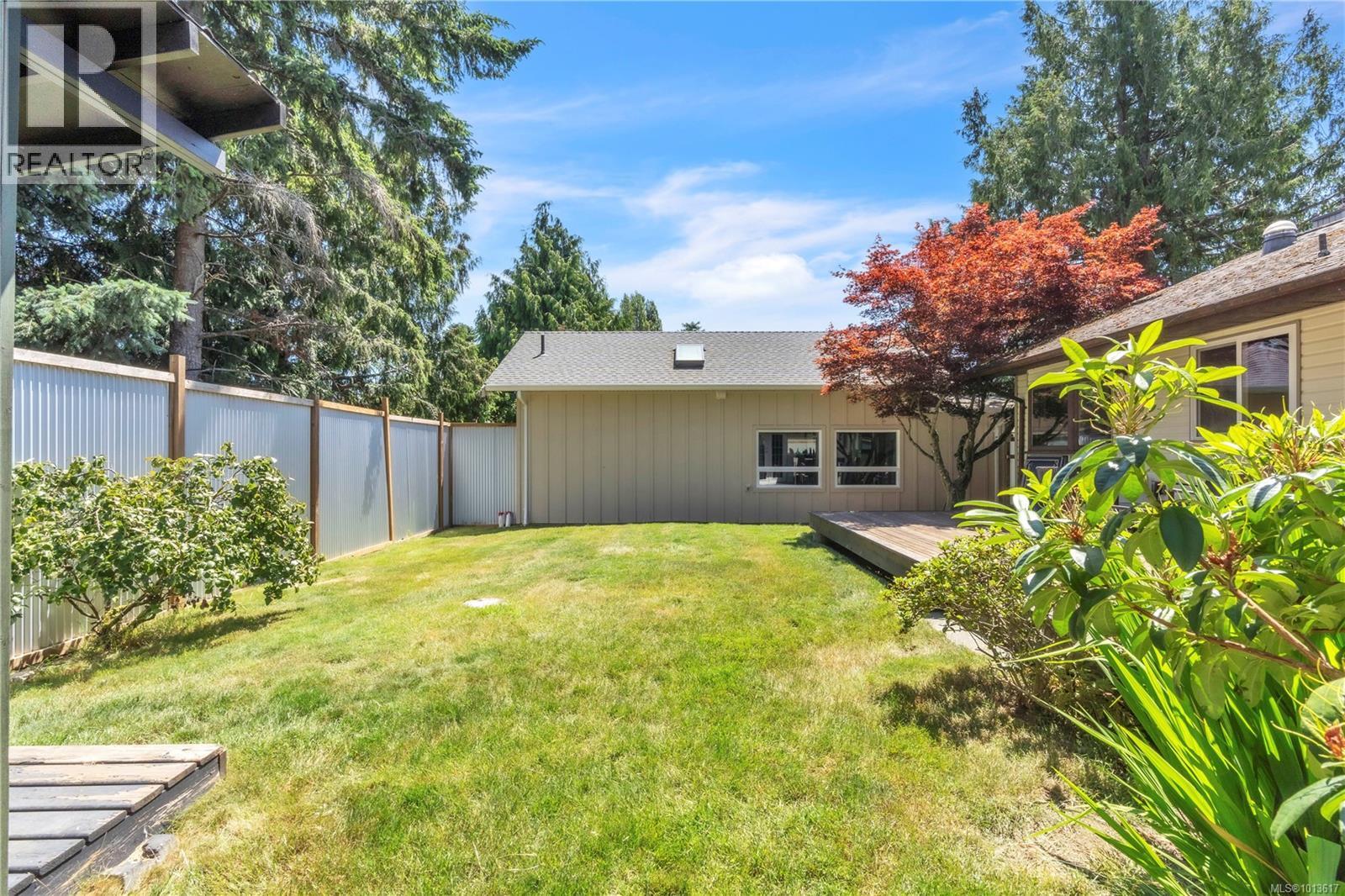  1985 Saunders Road, Sooke