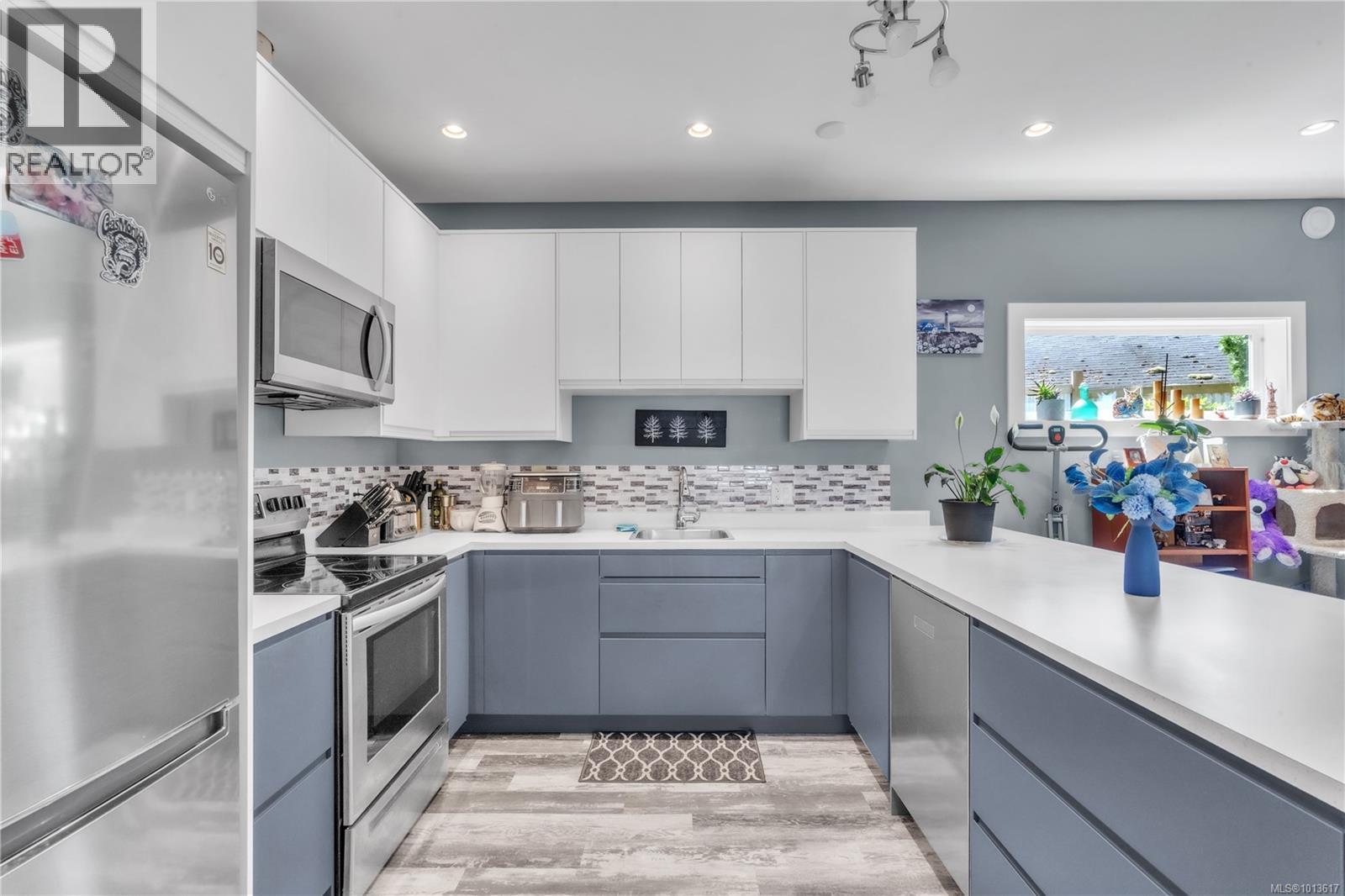  1985 Saunders Road, Sooke