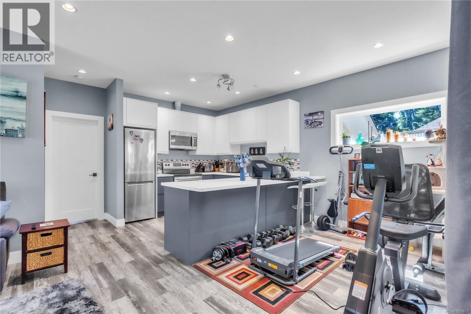  1985 Saunders Road, Sooke