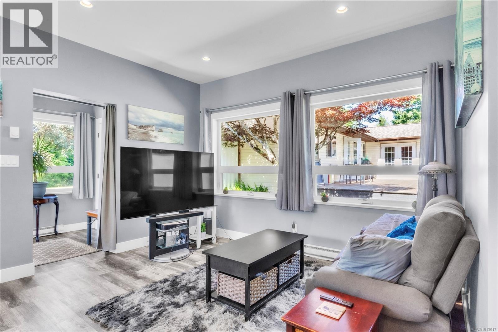  1985 Saunders Road, Sooke