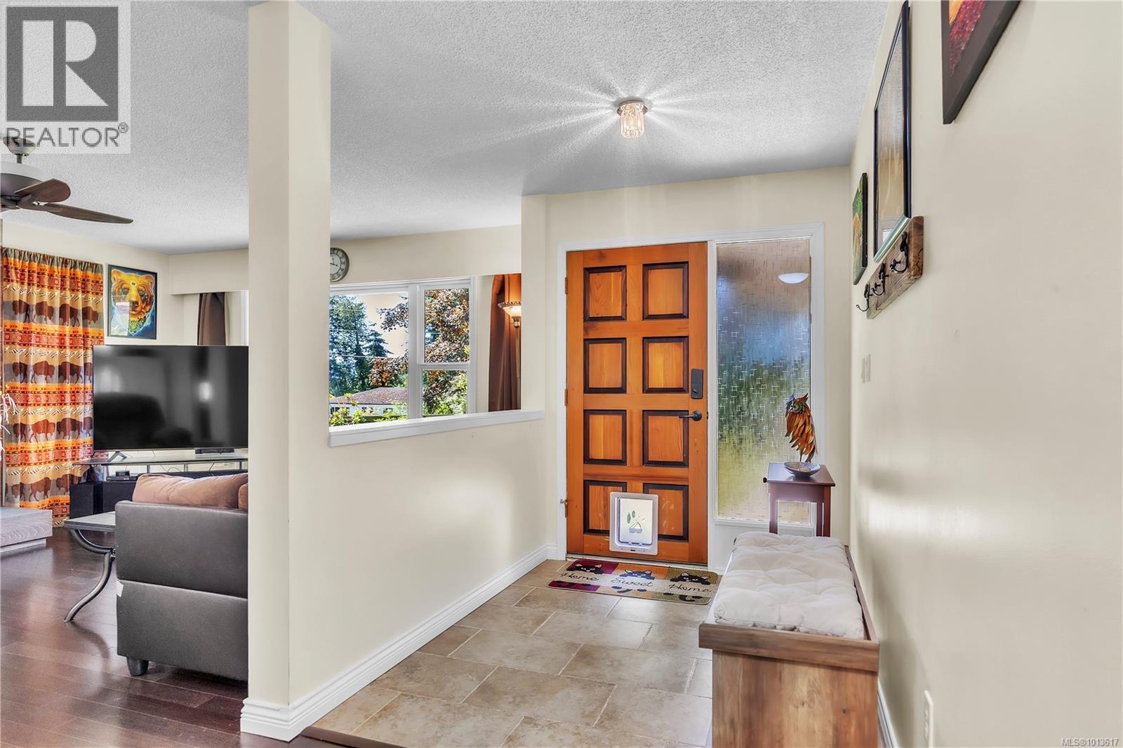  1985 Saunders Road, Sooke