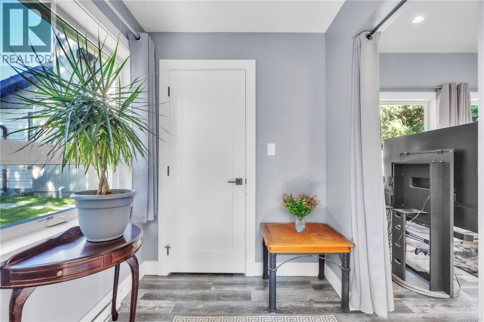  1985 Saunders Road, Sooke