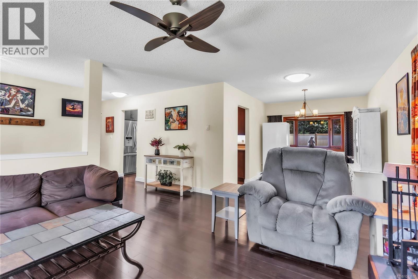  1985 Saunders Road, Sooke