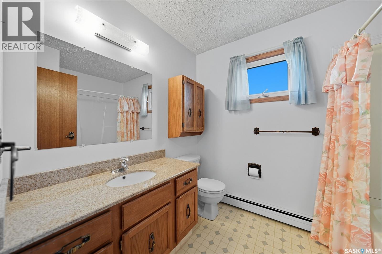 Single Family House 2 Level for Sale in  Penryn COURT Saskatoon 