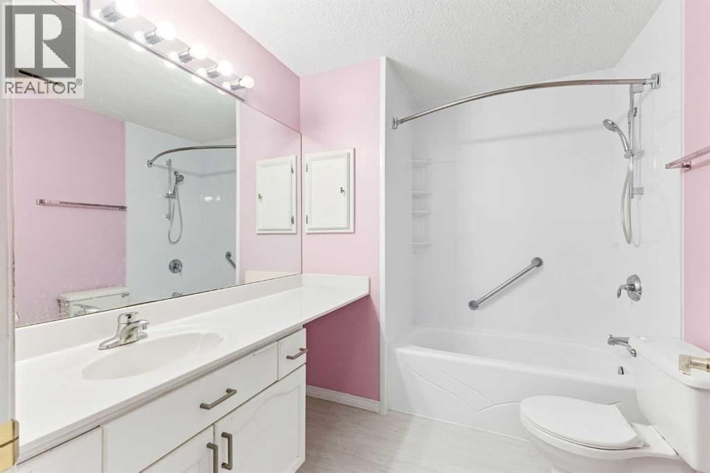 Single Family House for Sale in   Lincoln Way SW Lincoln Park Calgary 