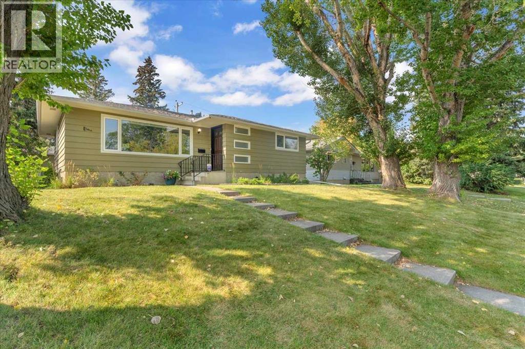 427 Capri Avenue NW, Calgary, Alberta