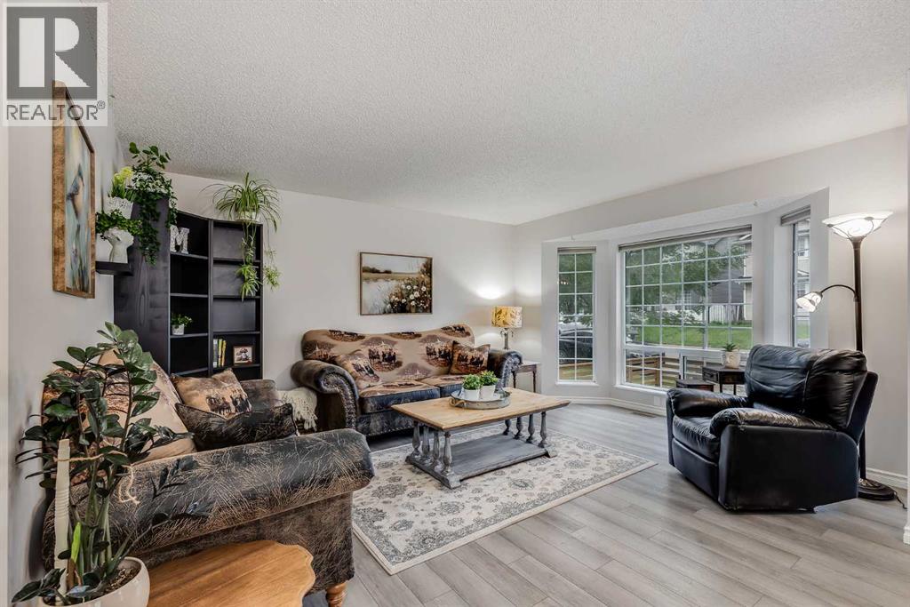 Single Family House 4 Level for Sale in  Martinwood Court NE Martindale Calgary 