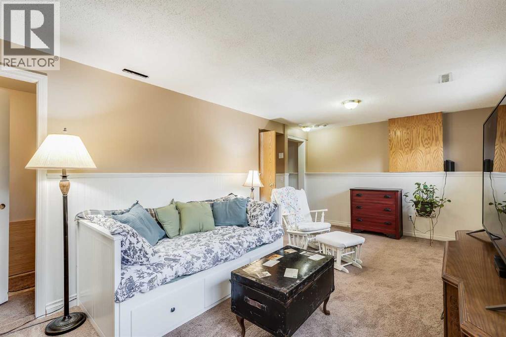 Single Family House 4 Level for Sale in  Martinwood Court NE Martindale Calgary 