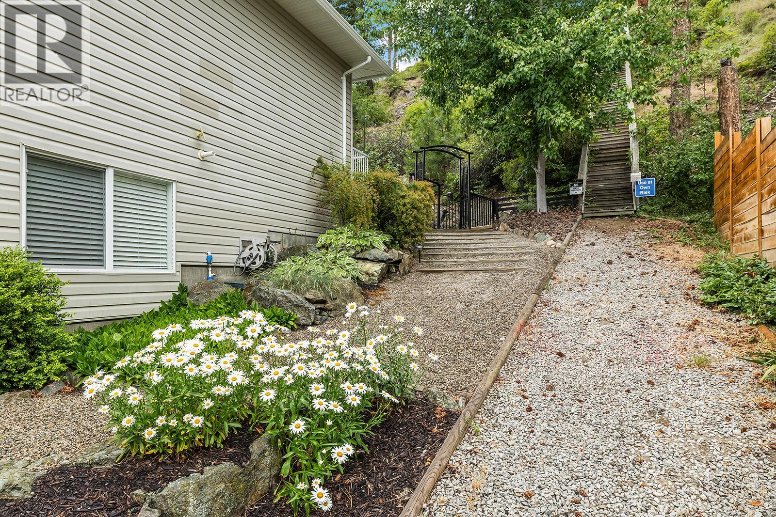  5827 Victoria Street, Peachland