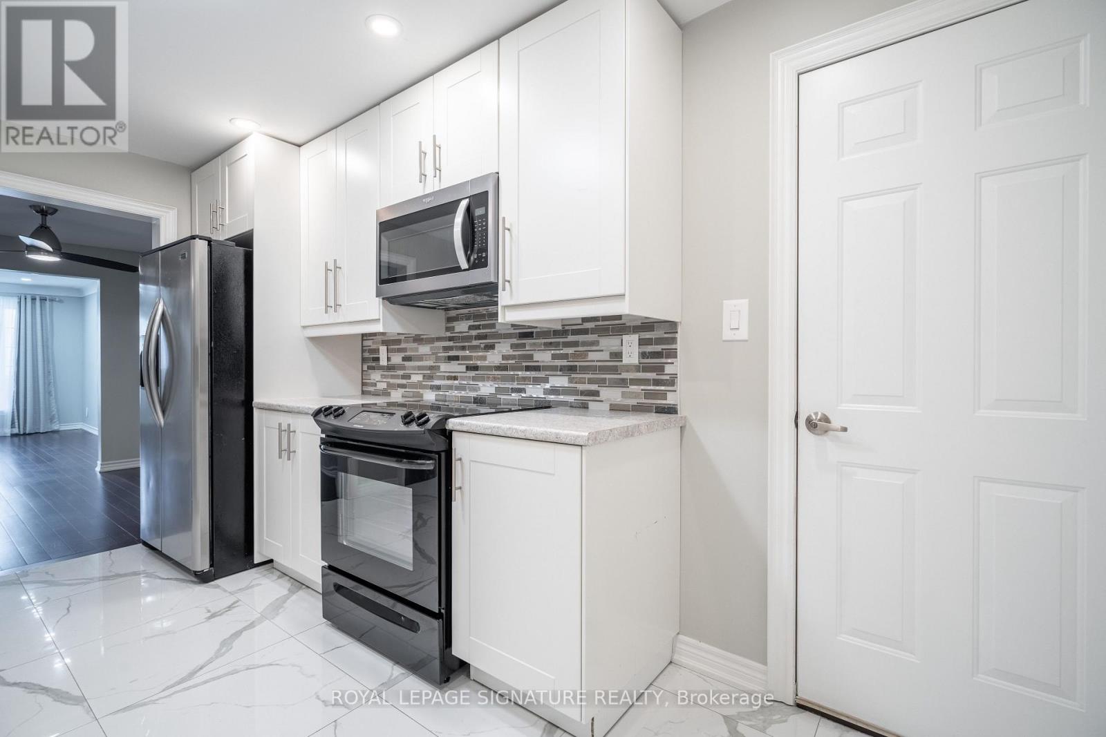 Single Family House for Sale in MAIN   CHARLOTTE STREET Hamilton (Rosedale) 