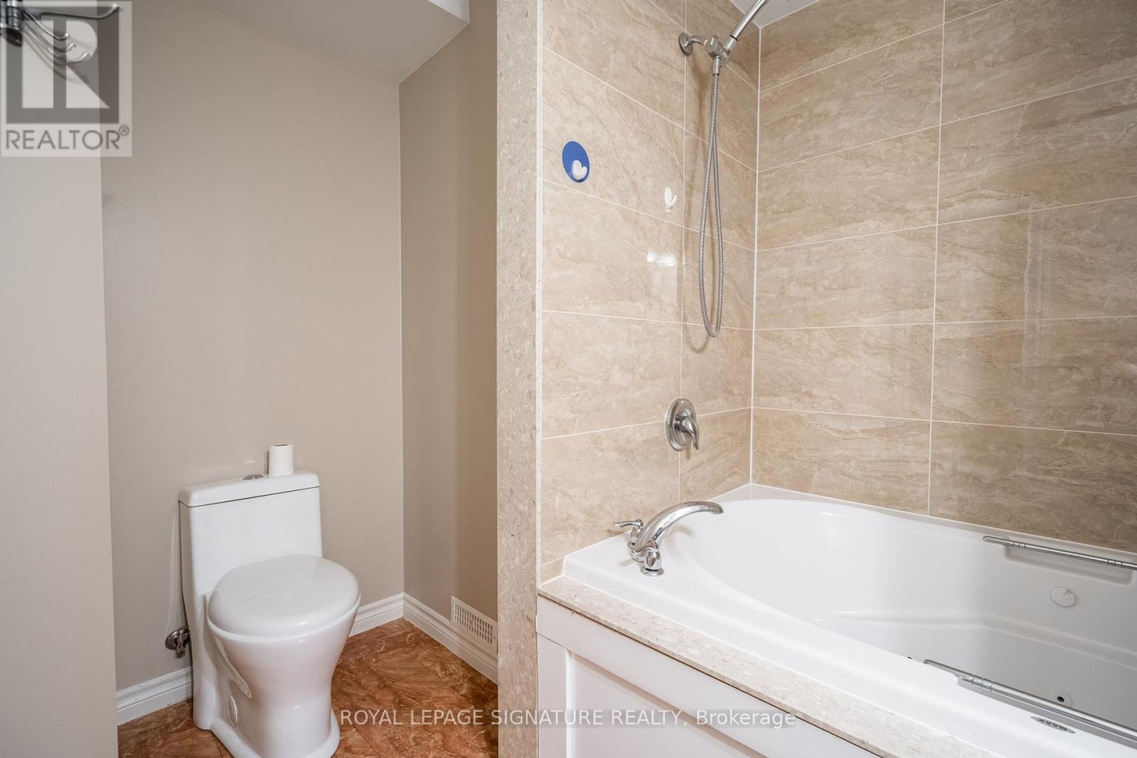 Single Family House for Sale in MAIN   CHARLOTTE STREET Hamilton (Rosedale) 