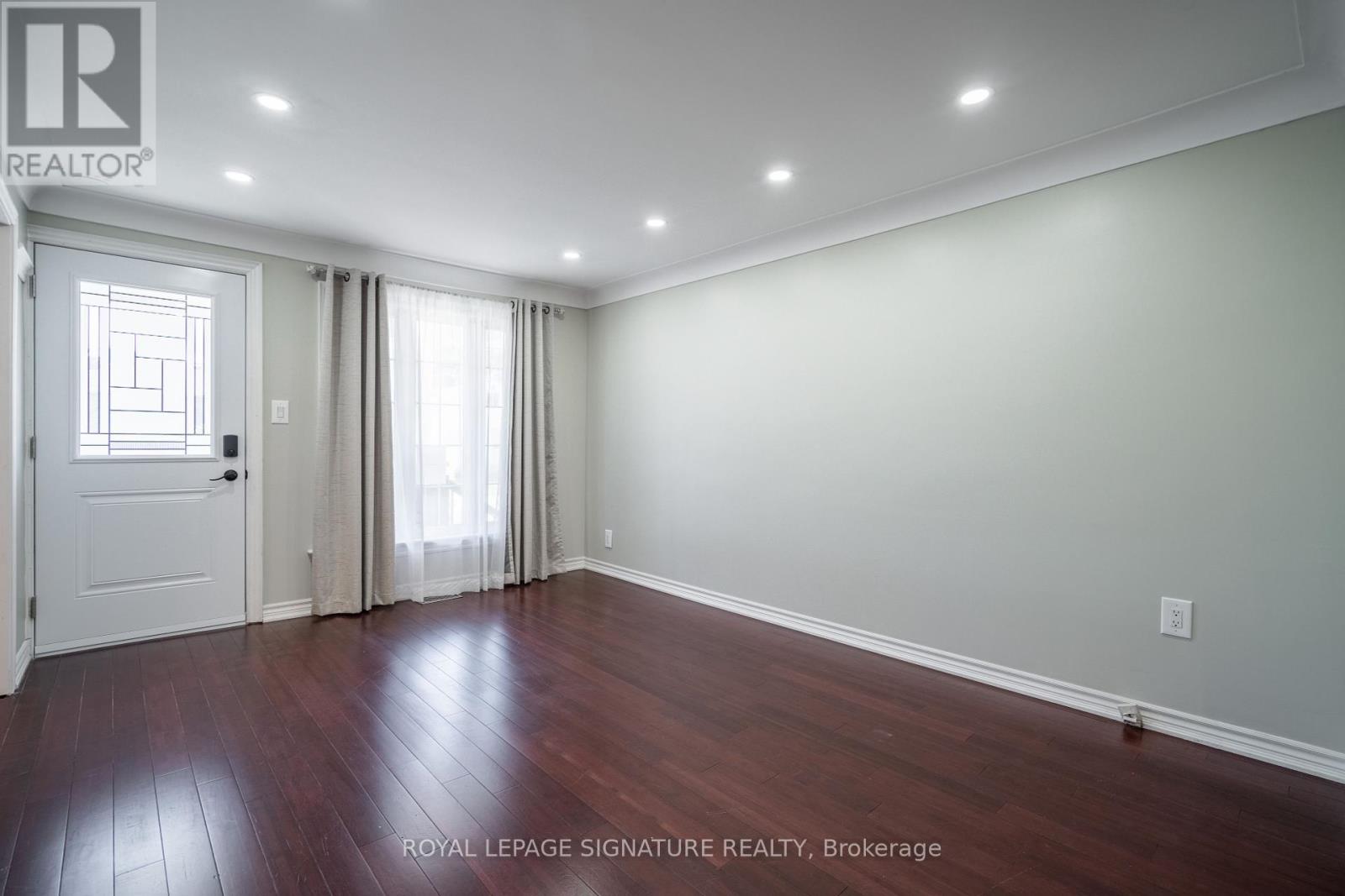 Single Family House for Sale in MAIN   CHARLOTTE STREET Hamilton (Rosedale) 