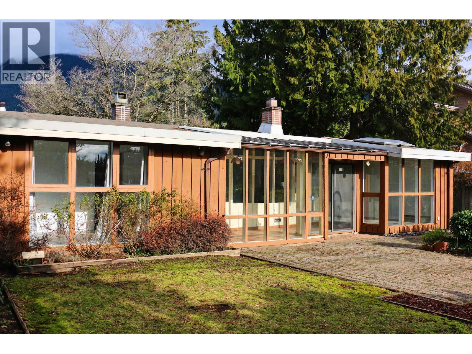 4067 SUNNYCREST DRIVE, North Vancouver