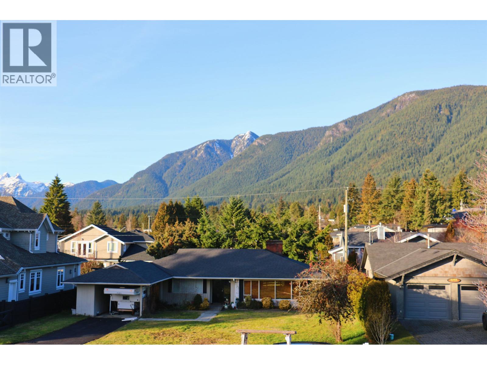 4067 SUNNYCREST DRIVE, North Vancouver