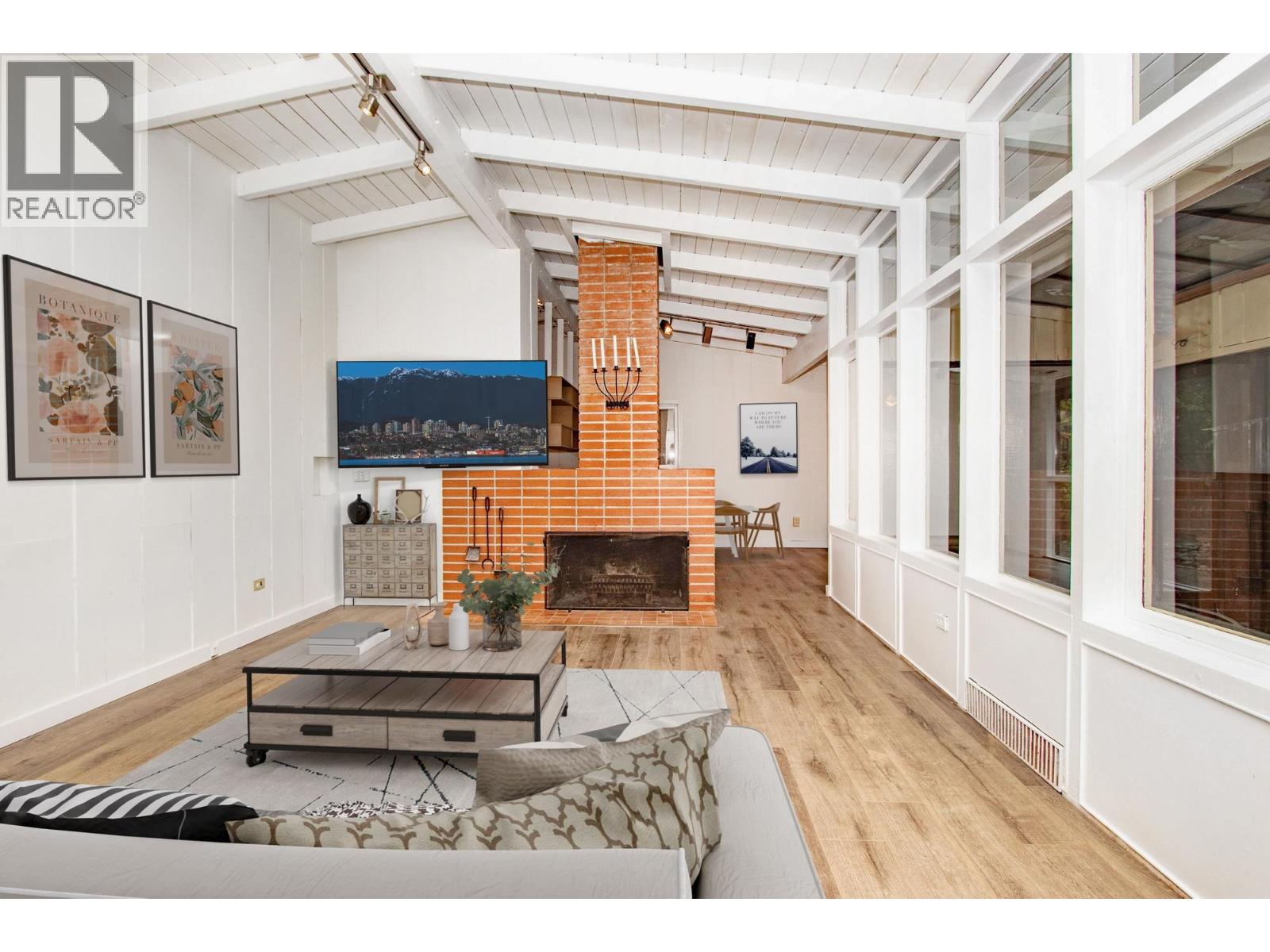 4067 SUNNYCREST DRIVE, North Vancouver