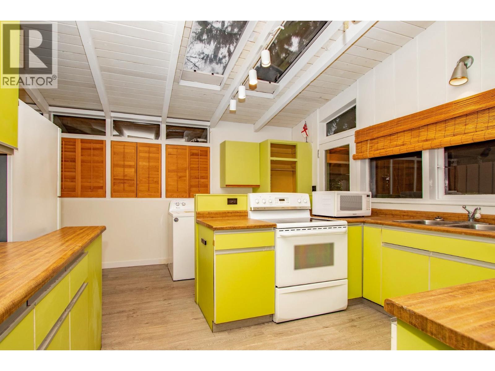 4067 SUNNYCREST DRIVE, North Vancouver