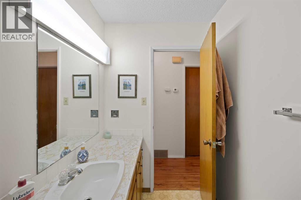 Single Family House Bi-level for Sale in   Street SE Forest Lawn Calgary 