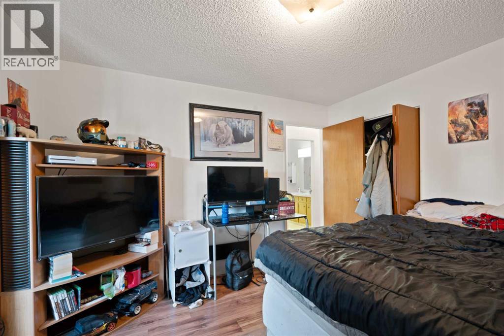 Single Family House Bi-level for Sale in   Street SE Forest Lawn Calgary 