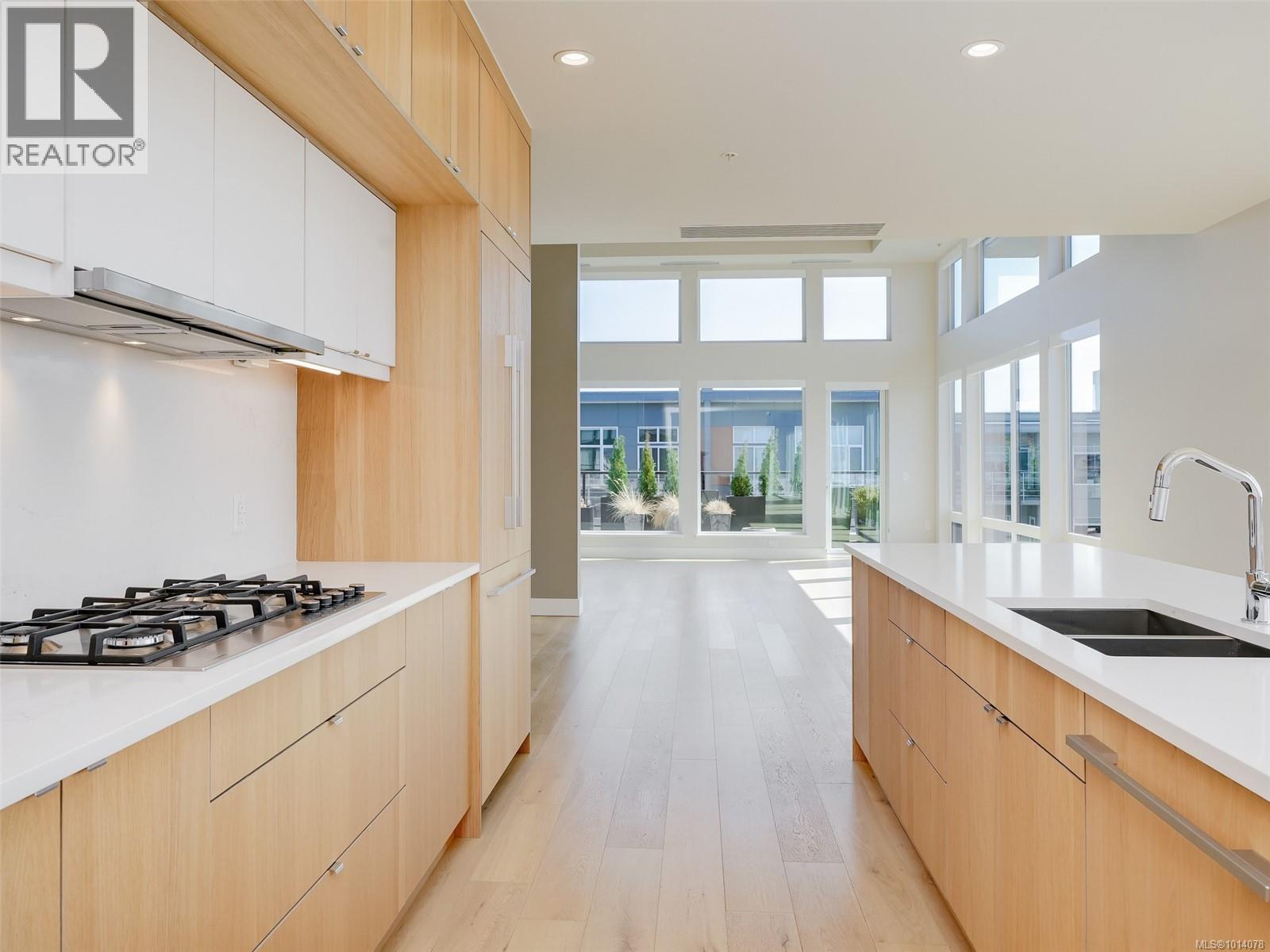 PH603 2461 Sidney Avenue, Sidney