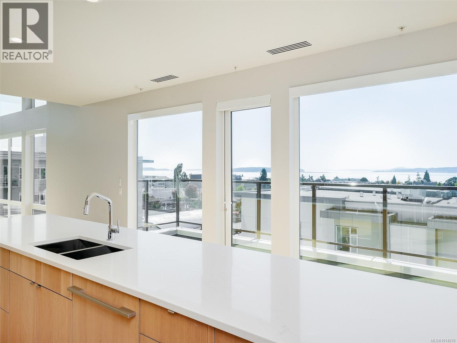 PH603 2461 Sidney Avenue, Sidney