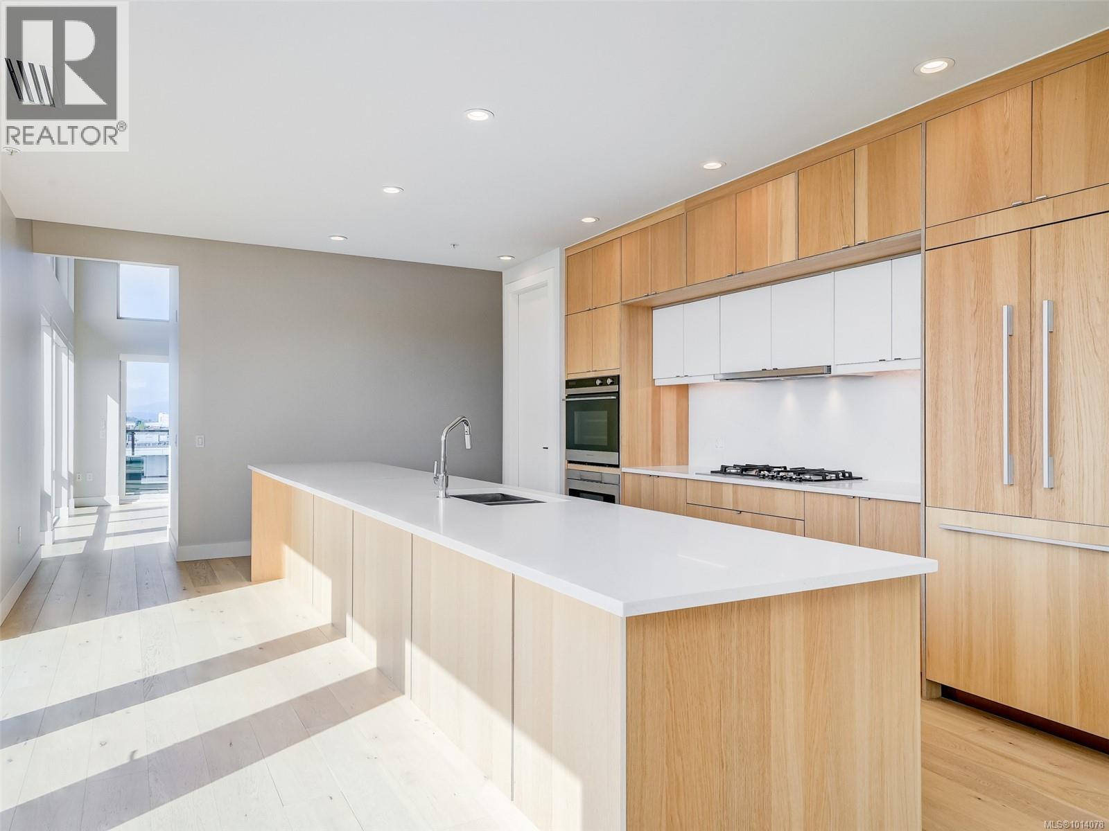 PH603 2461 Sidney Avenue, Sidney