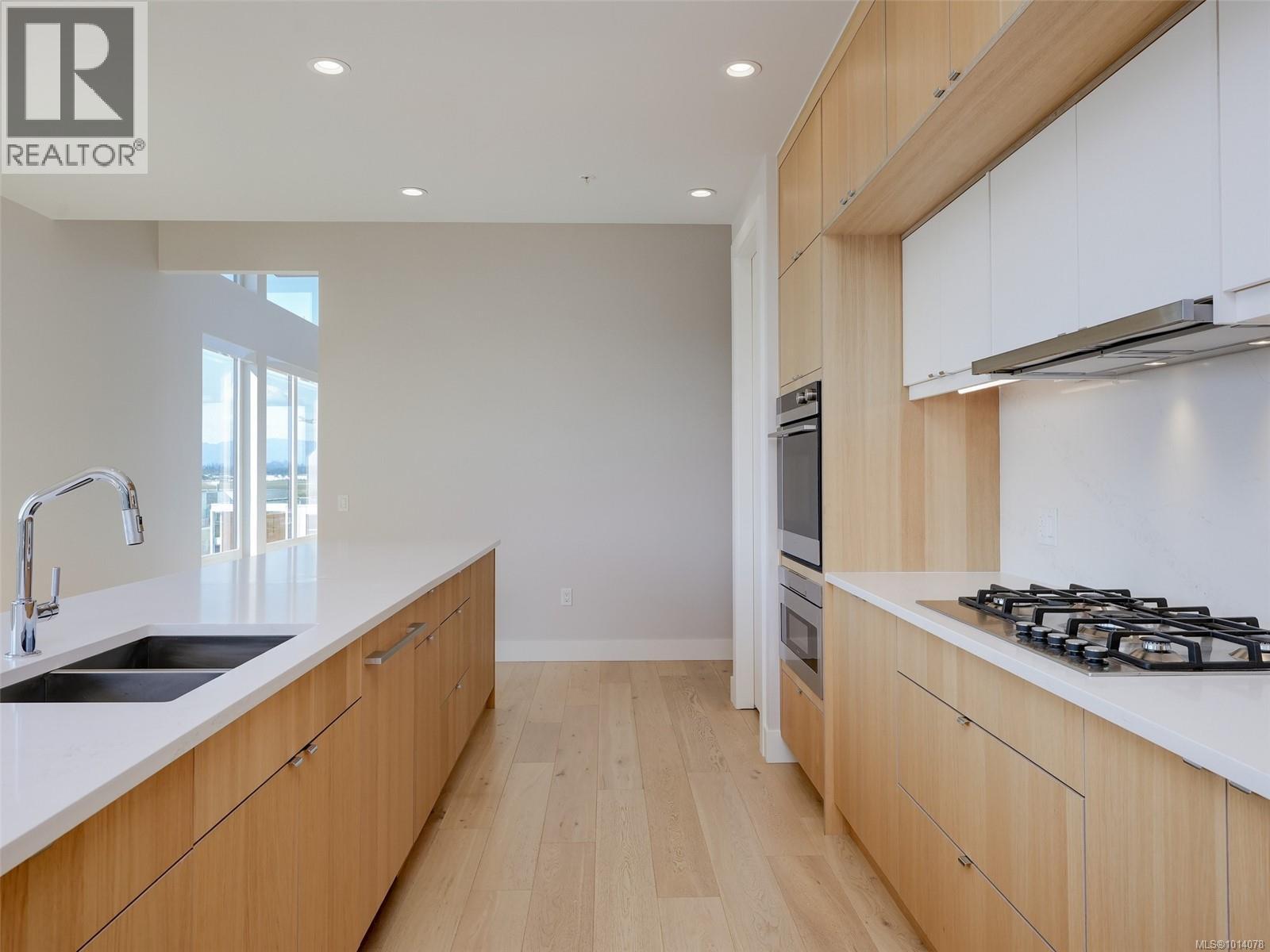 PH603 2461 Sidney Avenue, Sidney