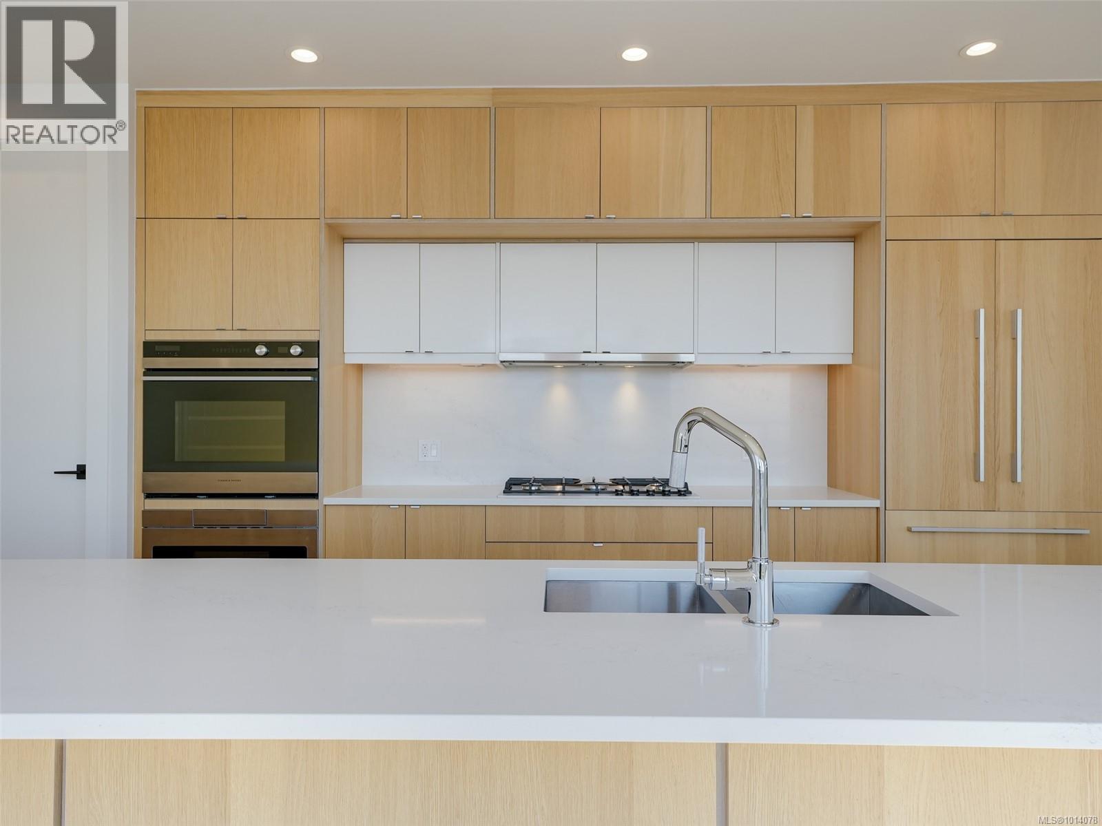 PH603 2461 Sidney Avenue, Sidney