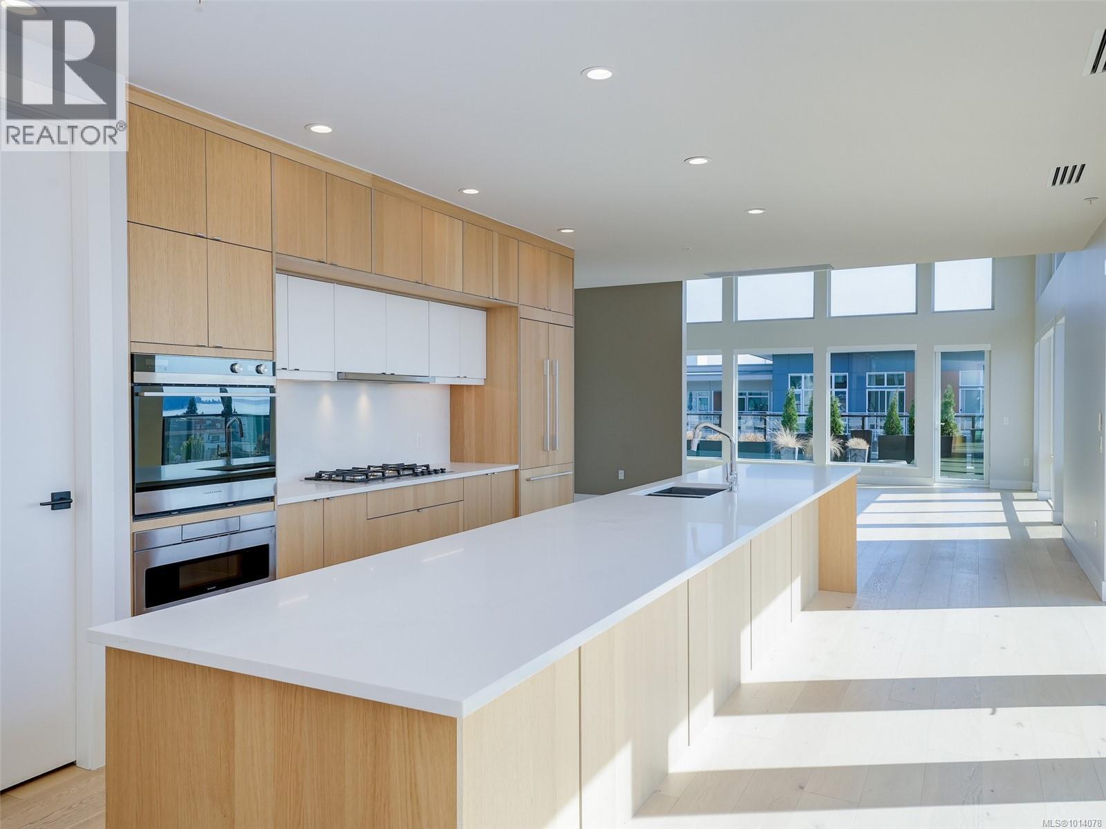 PH603 2461 Sidney Avenue, Sidney