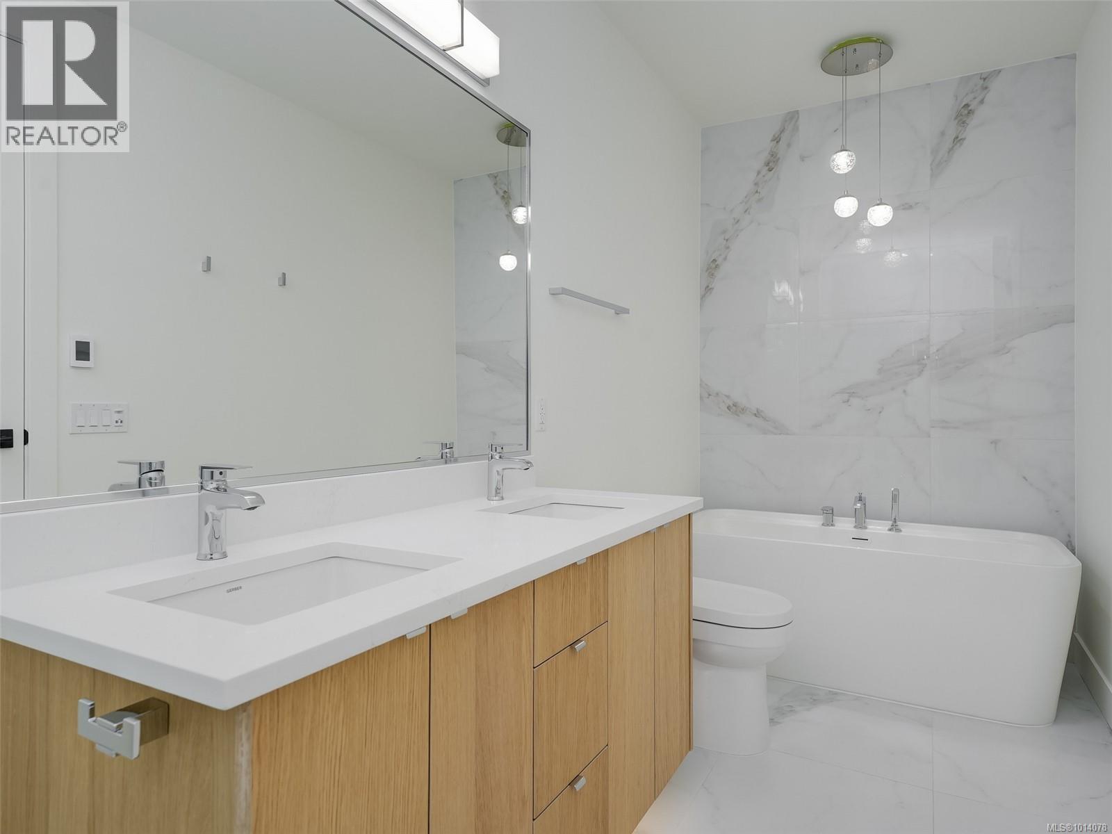 PH603 2461 Sidney Avenue, Sidney