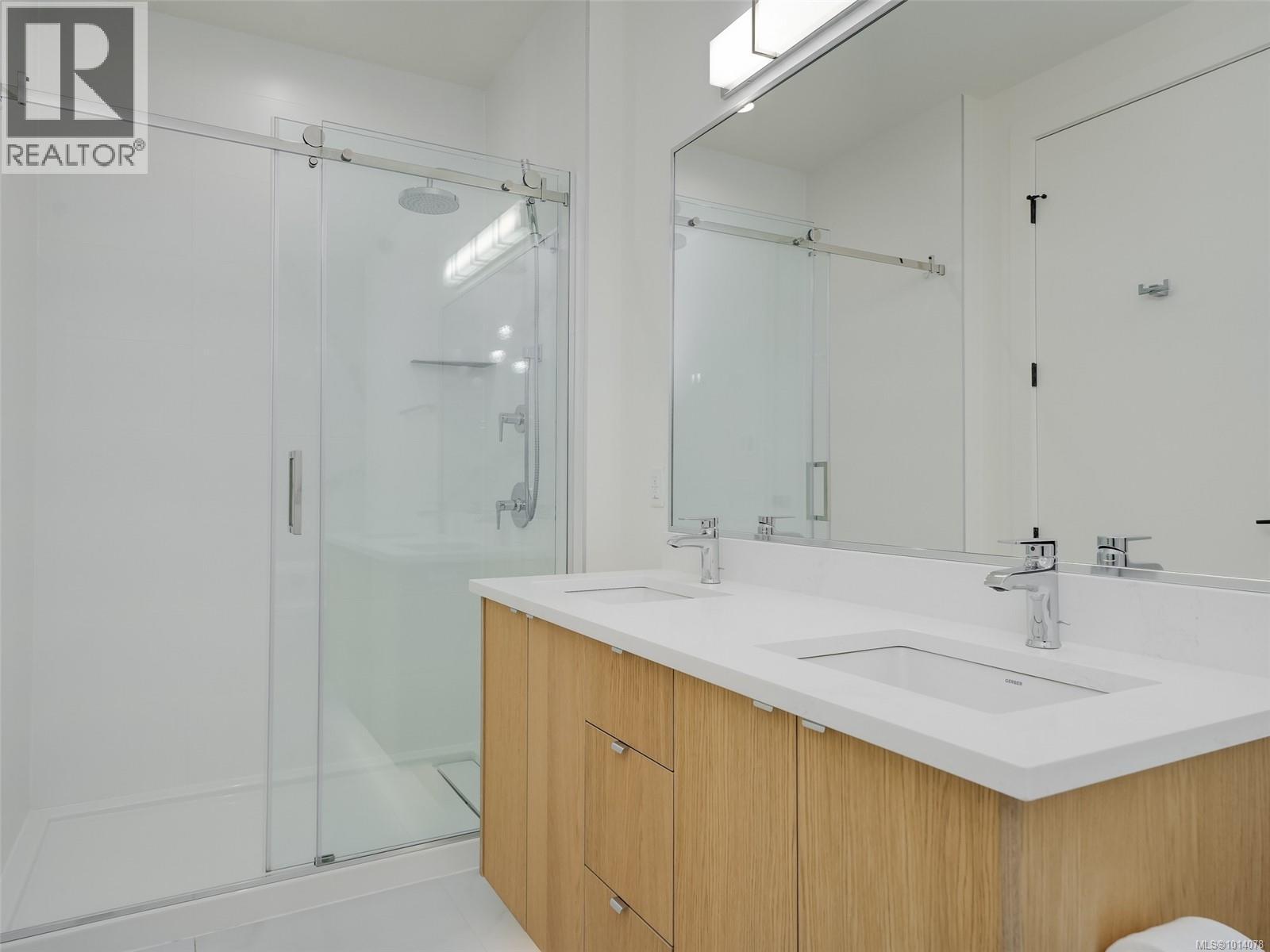 PH603 2461 Sidney Avenue, Sidney