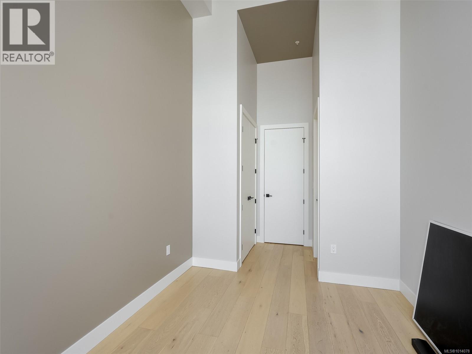 PH603 2461 Sidney Avenue, Sidney
