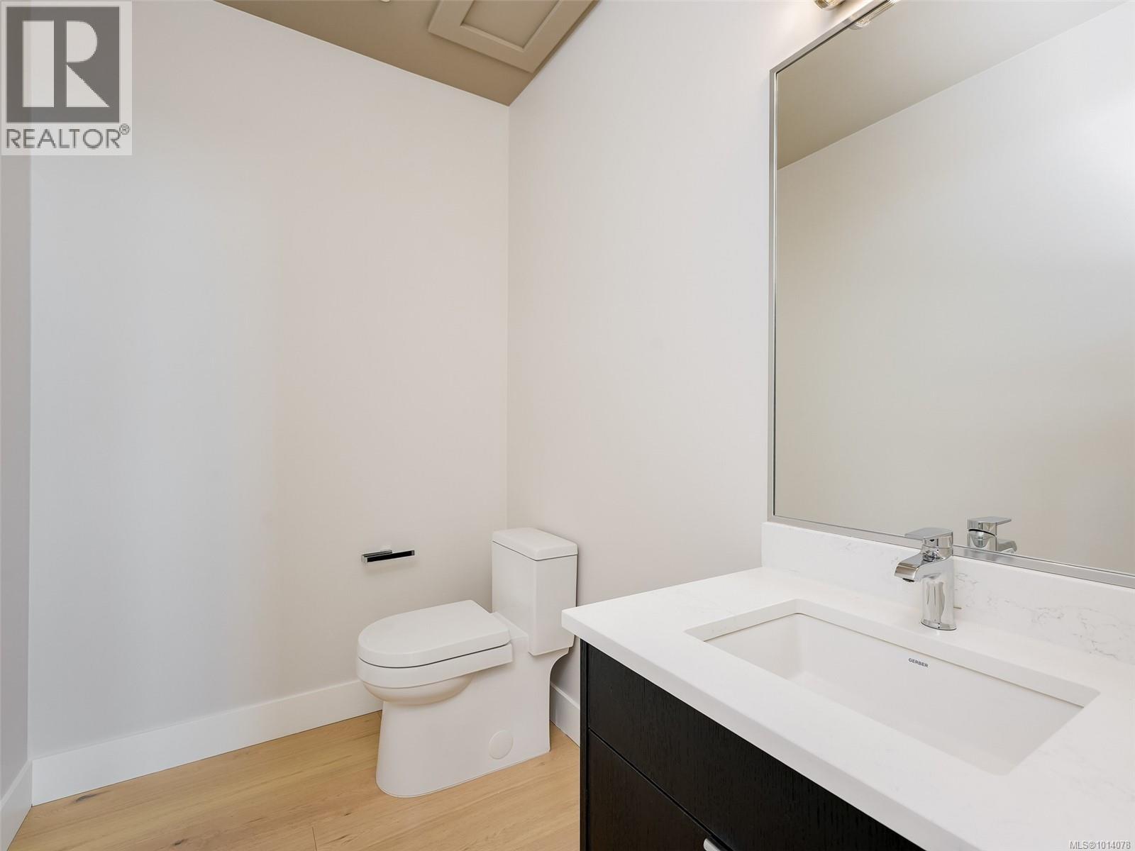 PH603 2461 Sidney Avenue, Sidney