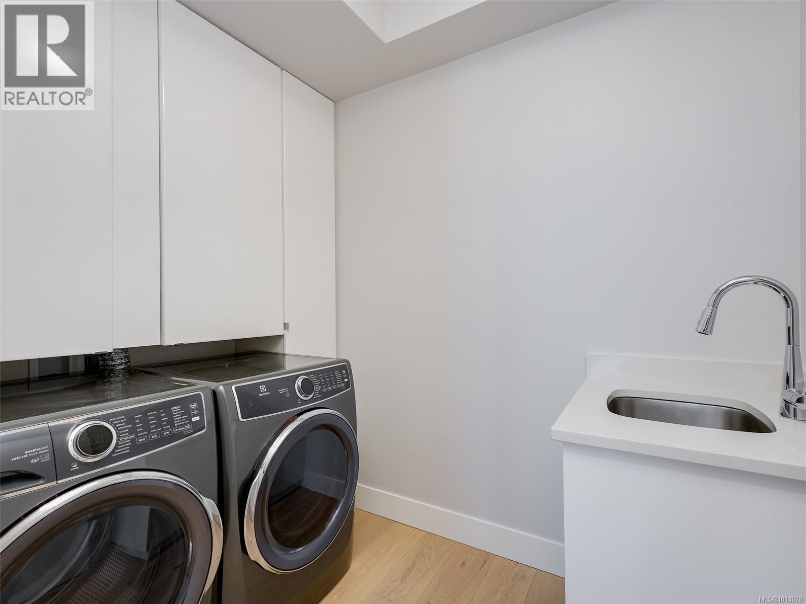 PH603 2461 Sidney Avenue, Sidney