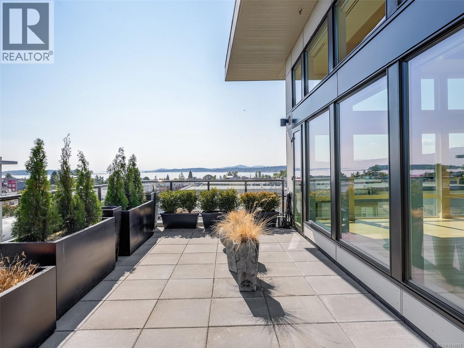 PH603 2461 Sidney Avenue, Sidney