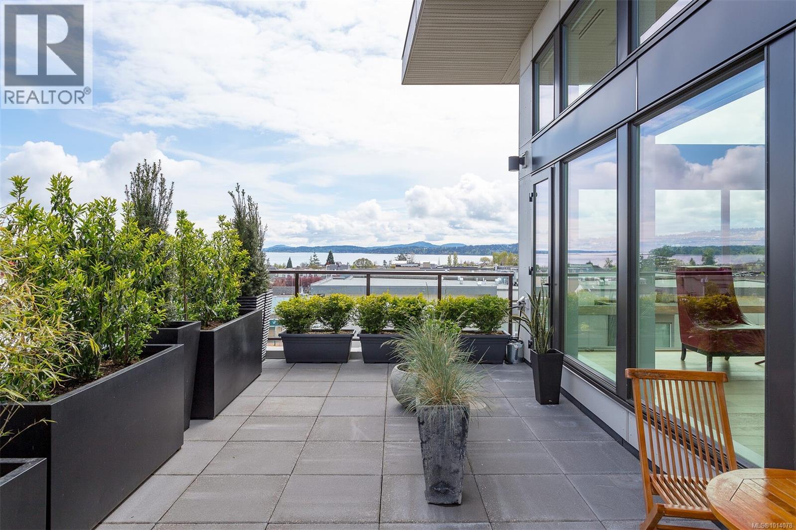 PH603 2461 Sidney Avenue, Sidney