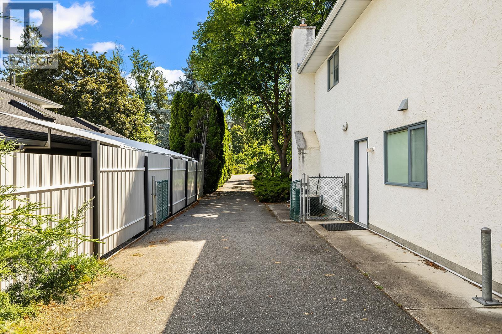  2595 MAQUINNA Road, Kelowna