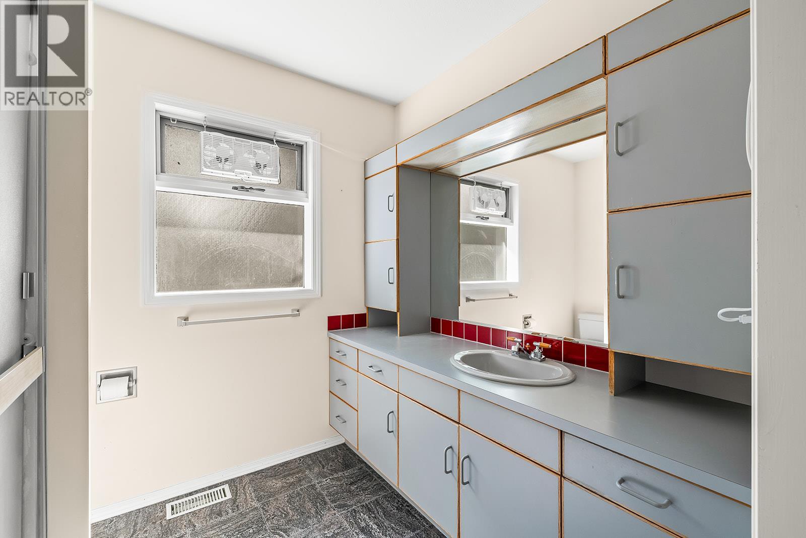  2595 MAQUINNA Road, Kelowna