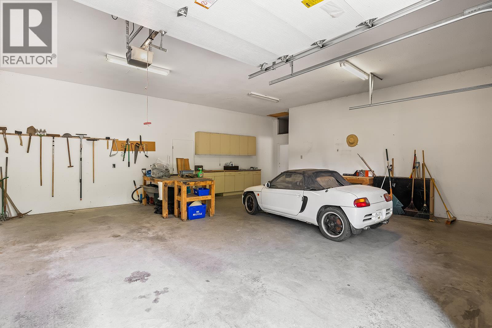 2595 MAQUINNA Road, Kelowna