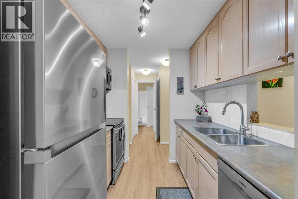 Single Family House for Sale in    Avenue SW Windsor Park Calgary 