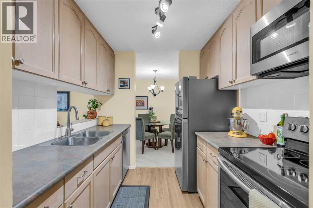 Single Family House for Sale in    Avenue SW Windsor Park Calgary 