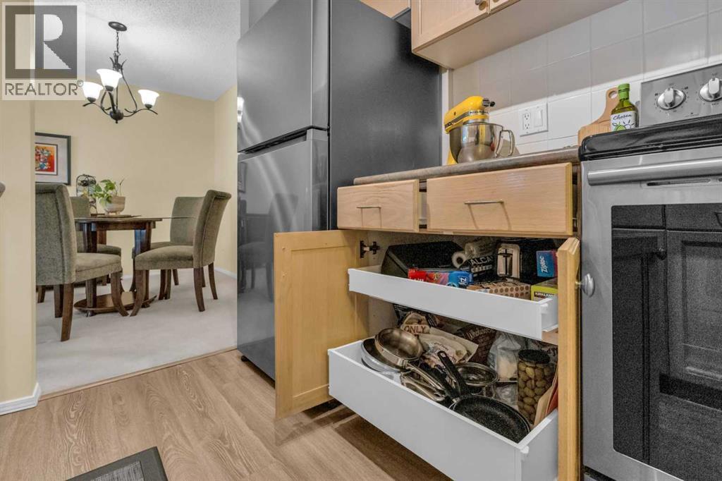Single Family House for Sale in    Avenue SW Windsor Park Calgary 