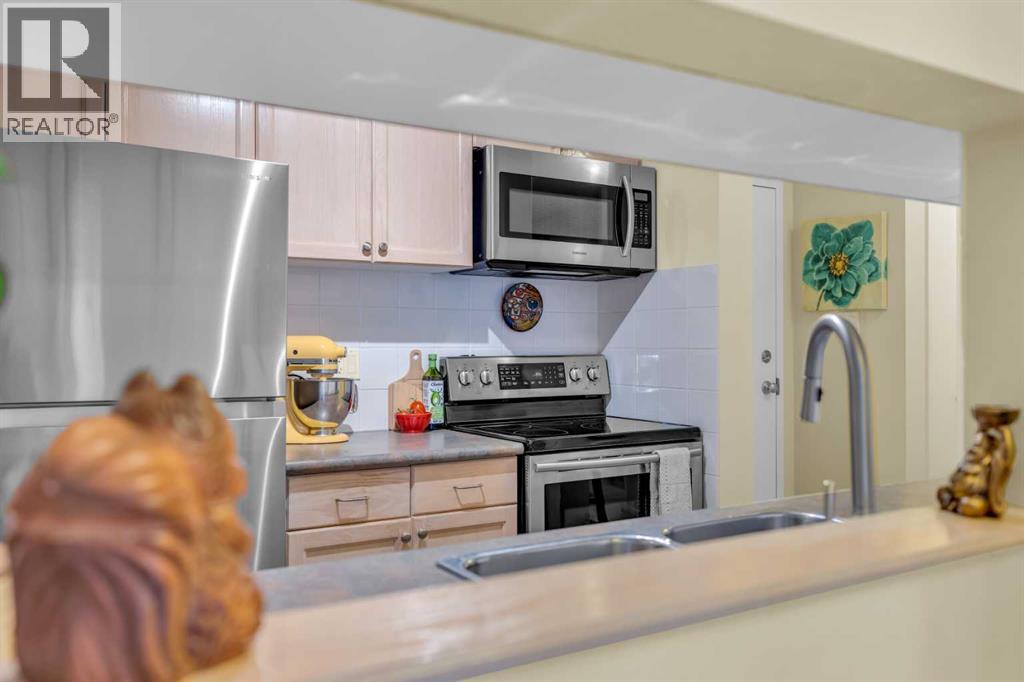 Single Family House for Sale in    Avenue SW Windsor Park Calgary 