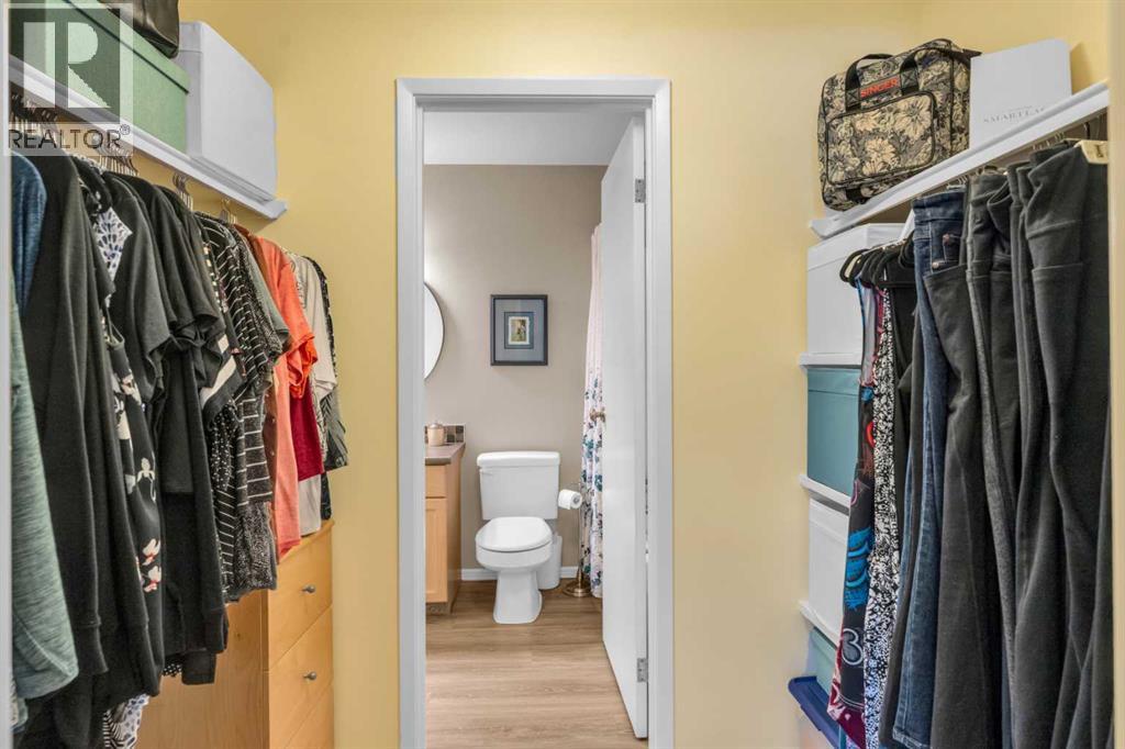 Single Family House for Sale in    Avenue SW Windsor Park Calgary 