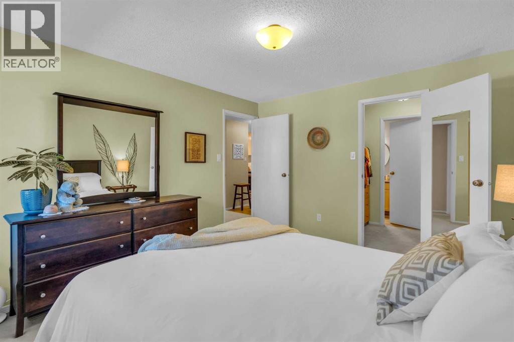 Single Family House for Sale in    Avenue SW Windsor Park Calgary 