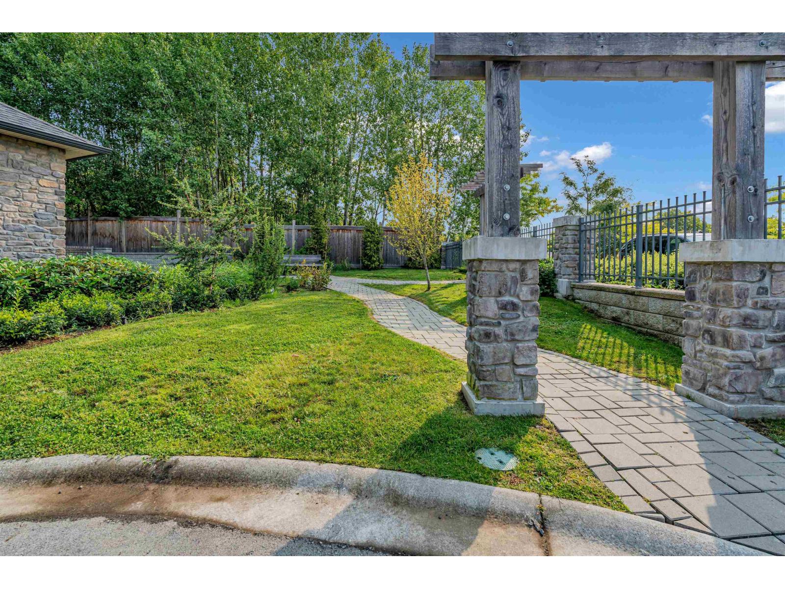 4 20487 65 AVENUE, Langley