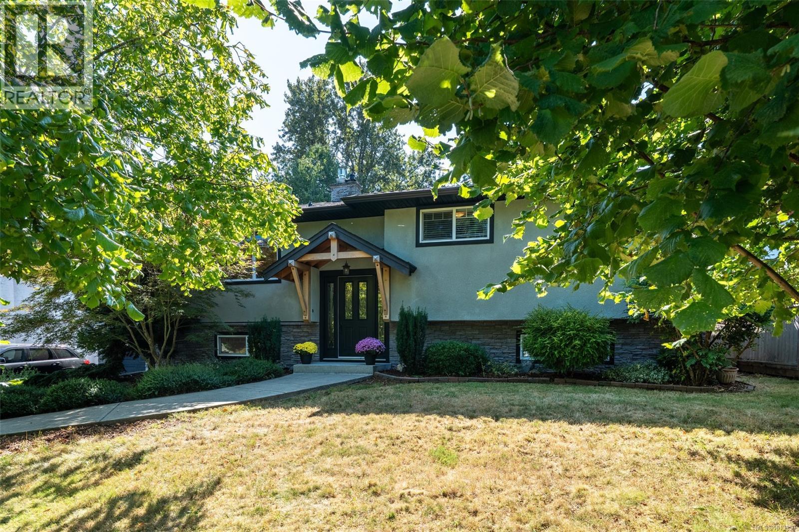 583 Langholme Dr, Colwood