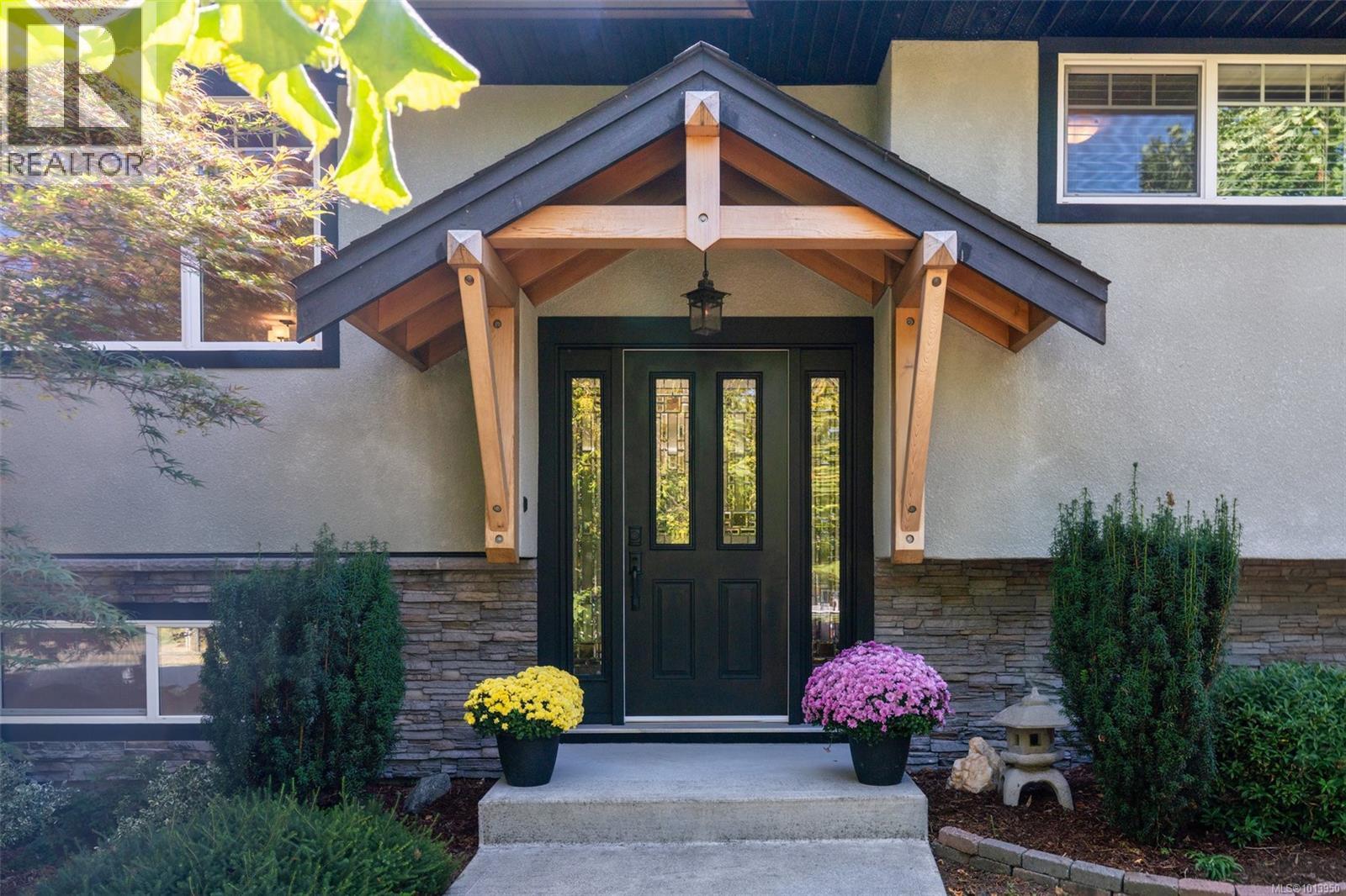 583 Langholme Dr, Colwood