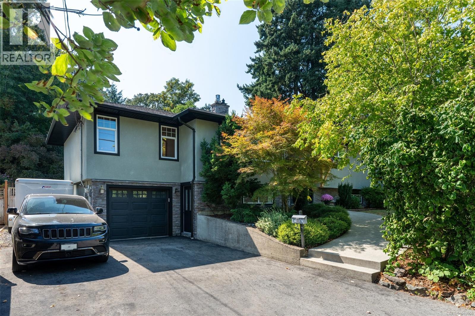 583 Langholme Dr, Colwood