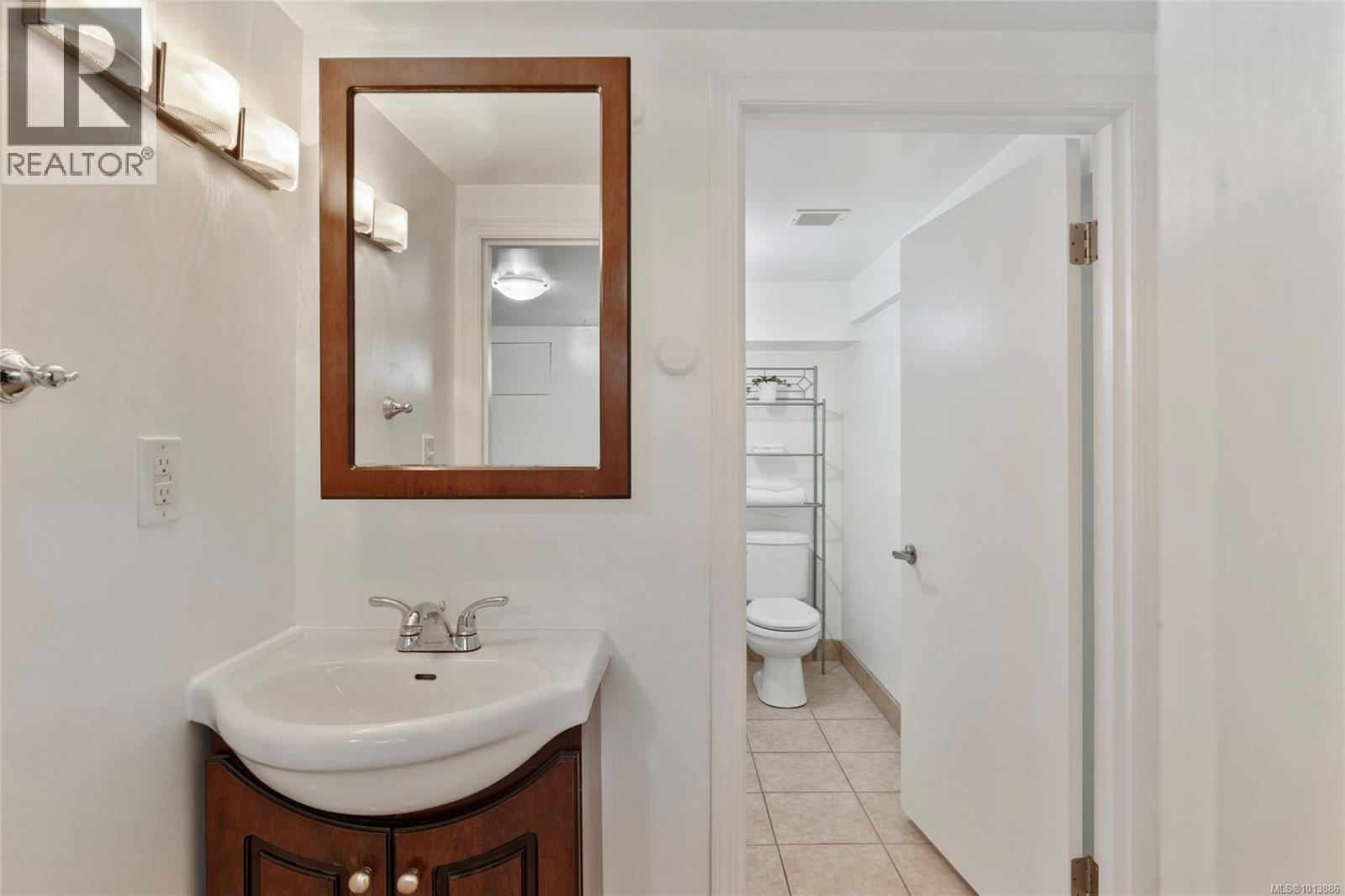 3944 Cedar Hill Cross Rd, Saanich